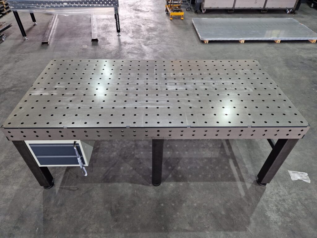 Lastafel 2500x1200 met ladeblok – lichte transportschade
