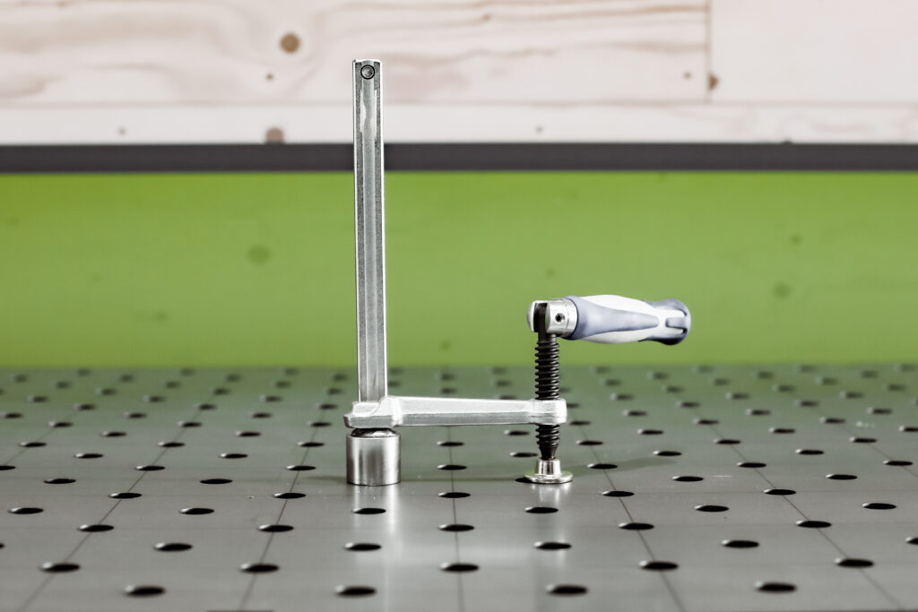 Serre-joint à levier à genouillère